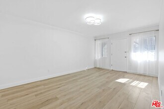 6640 Woodman Ave-Unit -2 in Los Angeles, CA - Building Photo - Building Photo