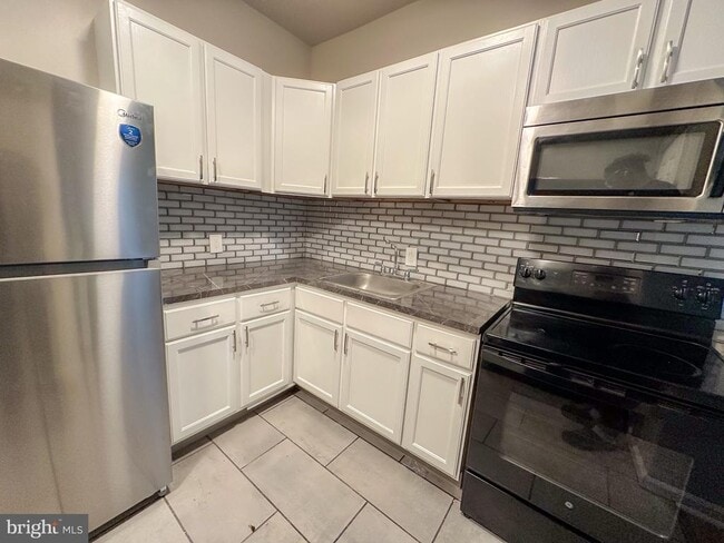 1615 W Westmoreland St in Philadelphia, PA - Building Photo - Building Photo