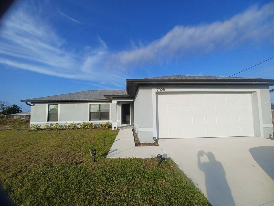 2028 NE 5th Pl in Cape Coral, FL - Building Photo