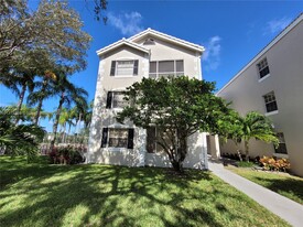2861 N Oakland Forest Dr in Oakland Park, FL - Building Photo