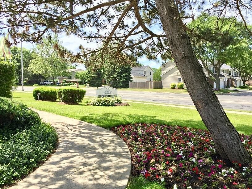 Huntington Apartments Naperville, IL Apartments