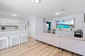 582 SW 2nd Pl in Homestead, FL - Building Photo - Building Photo