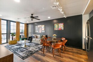 611 Commerce St in New Orleans, LA - Building Photo