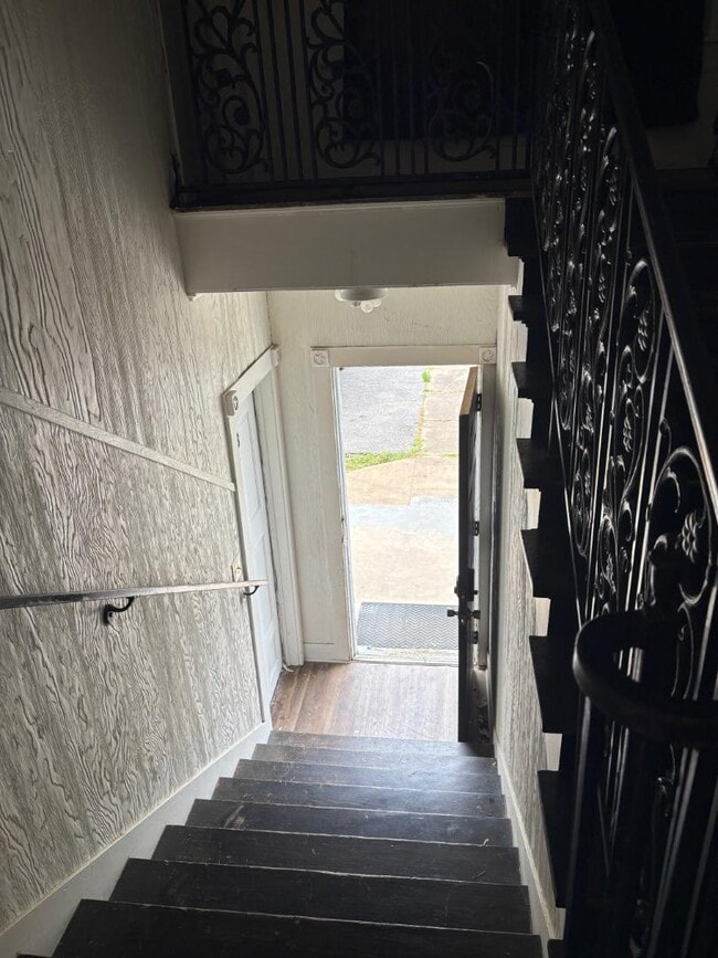 property at 406 S Fredonia St