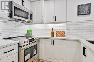 117 Gerrard St E in Toronto, ON - Building Photo - Building Photo