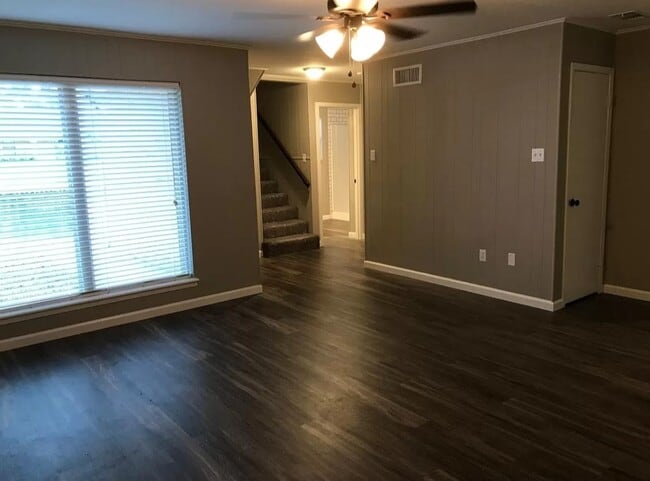 property at 2907 Greenhills Dr