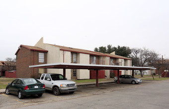 Sierra Vista Apartments in Dallas, TX - Building Photo - Building Photo