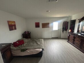 Room in House on Nube Medina, Unit 06-1056 in San Antonio, TX - Building Photo - Building Photo