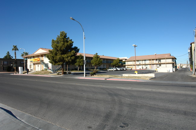 Ogden Pines Family Apartments in Las Vegas, NV - Building Photo - Building Photo