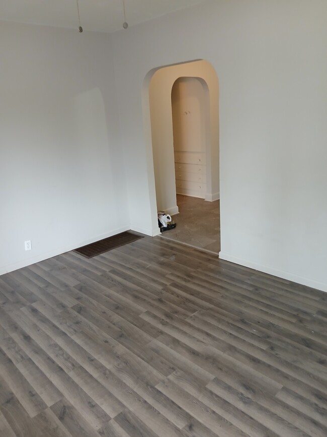 property at 632 W Sherman St