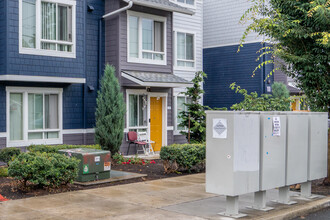 Huckleberry Apartments in Portland, OR - Foto de edificio - Building Photo