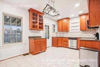 6022 Valley View Dr in Alexandria, VA - Building Photo - Building Photo