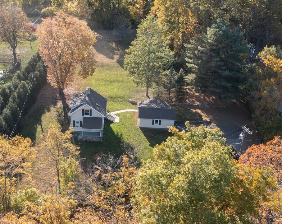 92 Clapboard Ridge Rd in Danbury, CT - Foto de edificio