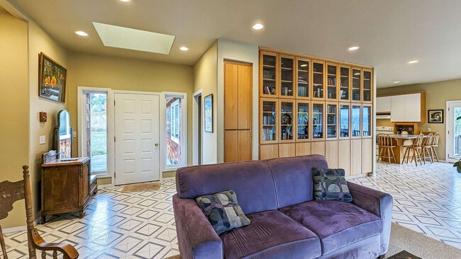 123 E Bachelor Rock Dr in Port Angeles, WA - Building Photo - Building Photo