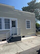 1810 Cleveland St in Hollywood, FL - Building Photo