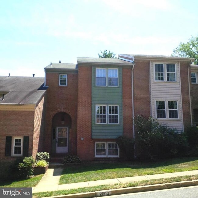 2003 Hopewood Dr in Falls Church, VA - Building Photo - Building Photo