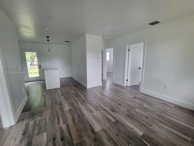 1945 NW 154th St in Miami Gardens, FL - Building Photo - Building Photo