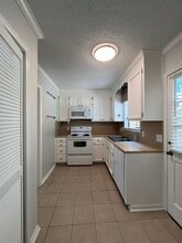 402 Longwood Ct, Unit Apt A in Baton Rouge, LA - Foto de edificio - Building Photo