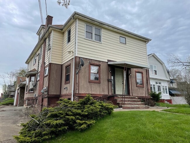 property at 834 Fulton Rd NW