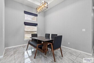 29 N Queen Palm in Los Fresnos, TX - Building Photo - Building Photo