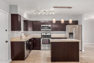 1002 W Villa Rita Dr in Phoenix, AZ - Building Photo - Building Photo