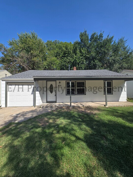 828 S Pershing St in Wichita, KS - Foto de edificio