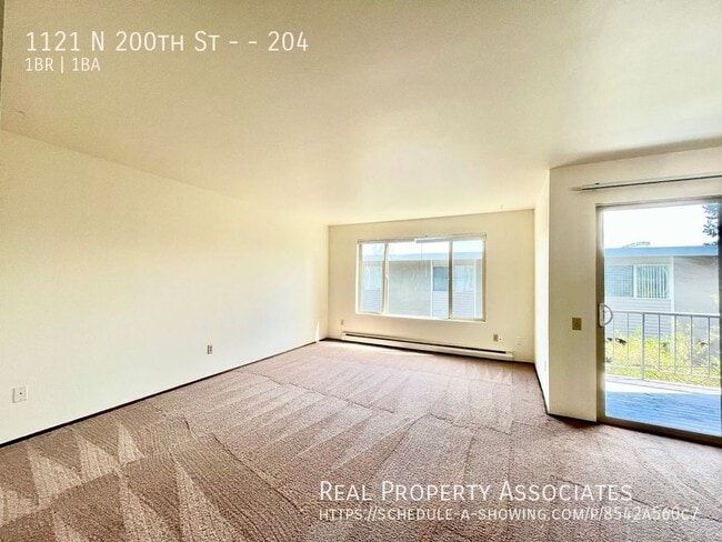 1121 N 200th St in Shoreline, WA - Building Photo - Building Photo
