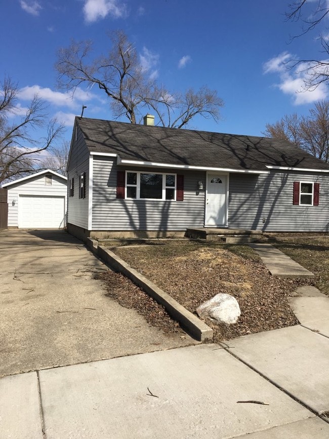 property at 1318 Hedgewood Dr