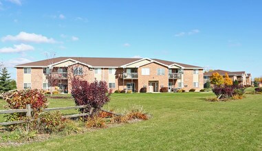 Stoneridge Apartments in De Pere, WI - Foto de edificio - Building Photo