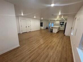 8125 Sunnyhill St in Houston, TX - Building Photo - Building Photo