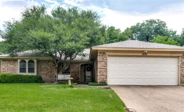property at 1001 Woodhaven Ct