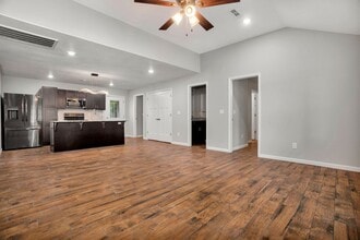 410 S Byers Ave in Gentry, AR - Building Photo - Building Photo