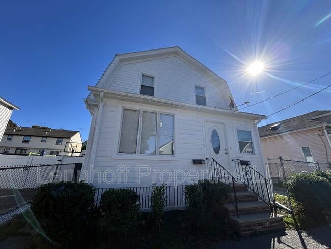 526 Concord St in Lowell, MA - Building Photo - Building Photo