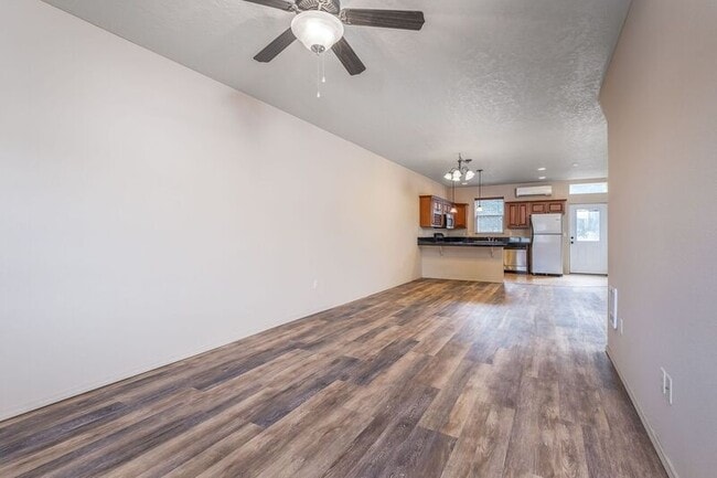 105 S Tweedt Pl in Kennewick, WA - Building Photo - Building Photo