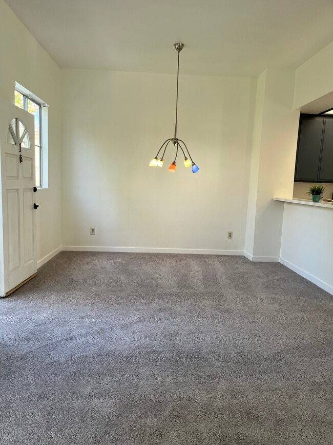 24115 Evans Ave, Unit # 1 in Santa Clarita, CA - Foto de edificio - Building Photo