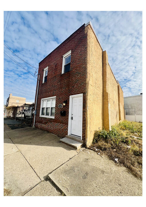 3647 Richmond St in Philadelphia, PA - Building Photo