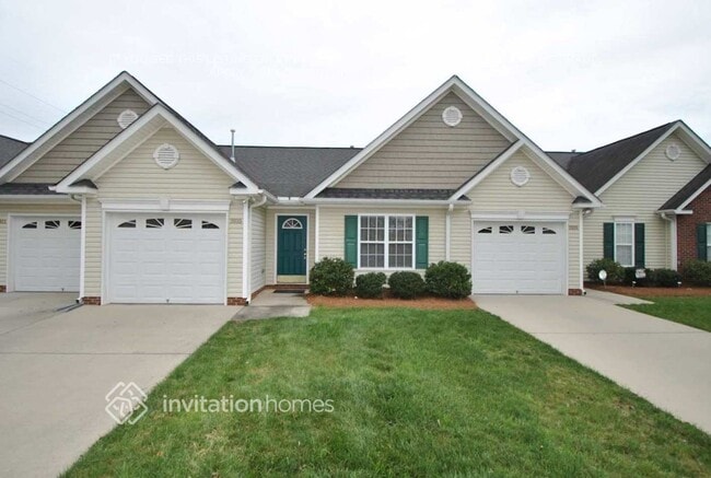 property at 3935 Creekside Ct