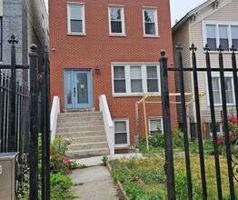 2418 W Fillmore St in Chicago, IL - Building Photo - Building Photo
