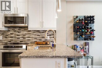 272 Georgian Dr in Oakville, ON - Building Photo - Building Photo