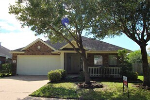 4614 Brazos Bend Dr in Pearland, TX - Building Photo