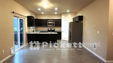 821 SE Kinsley Ln in Port Orchard, WA - Building Photo - Building Photo