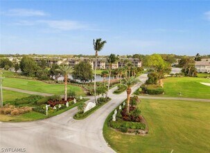 1530 Imperial Golf Course Blvd in Naples, FL - Foto de edificio - Building Photo