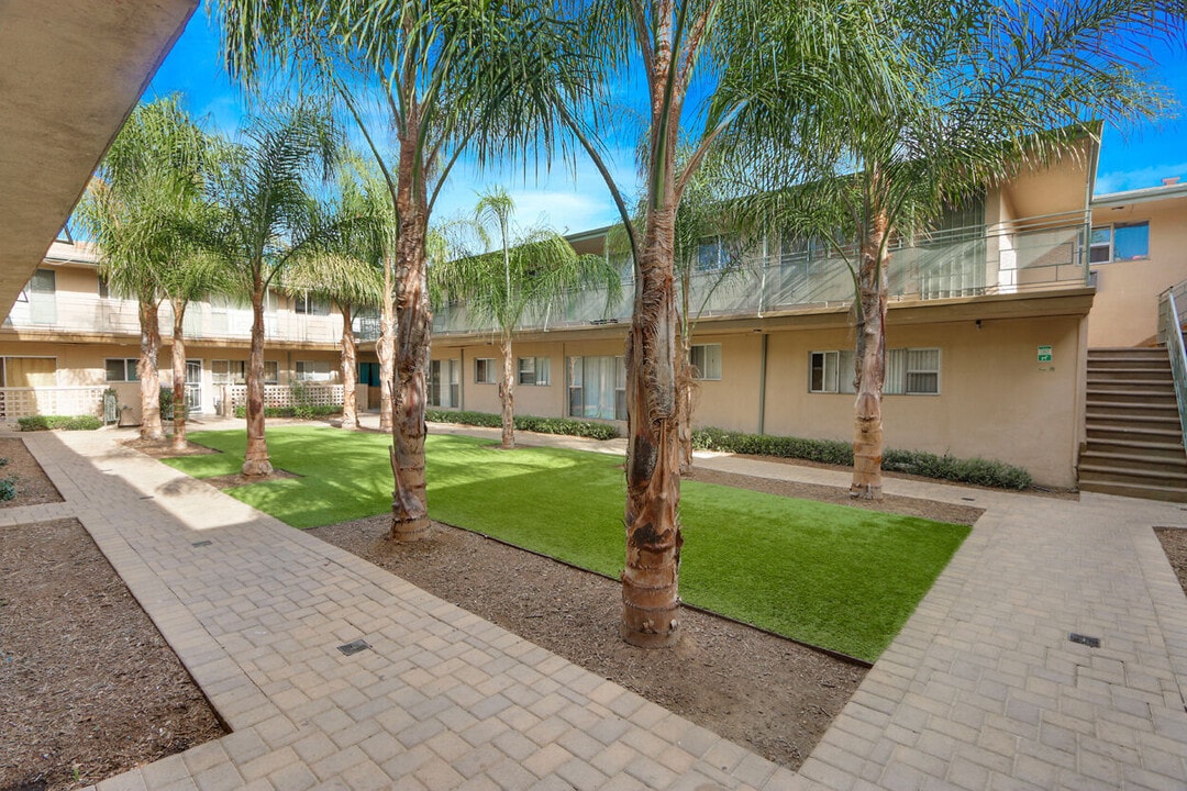 4050 Stevely Avenue in Los Angeles, CA - Foto de edificio