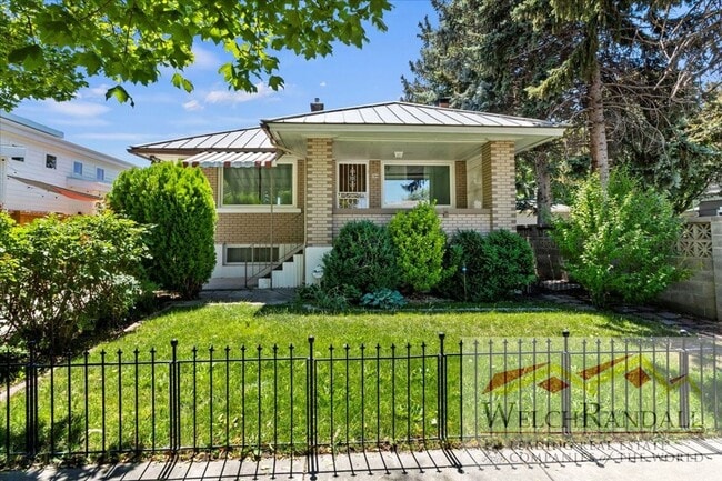 property at 366 Hampton Ave S