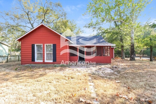 property at 1318 E Woodruff Ave