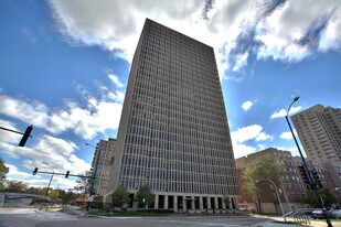 6700 S South Shore Dr in Chicago, IL - Building Photo