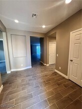 7136 Crescentville Ave in Las Vegas, NV - Building Photo - Building Photo