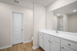 345 Tejas Trl in Waller, TX - Foto de edificio - Building Photo