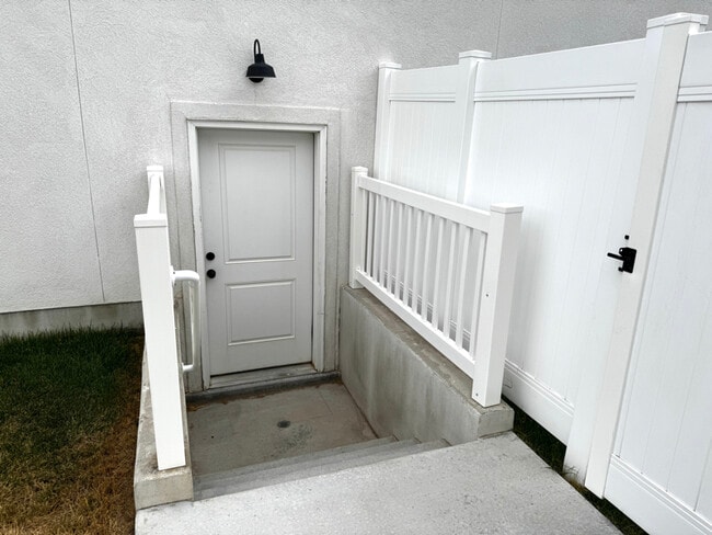 5258 W 3750 S in Hooper, UT - Building Photo - Building Photo