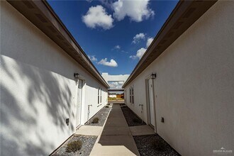 1326 W Harrison Ave-Unit -1 in Alton, TX - Building Photo - Building Photo